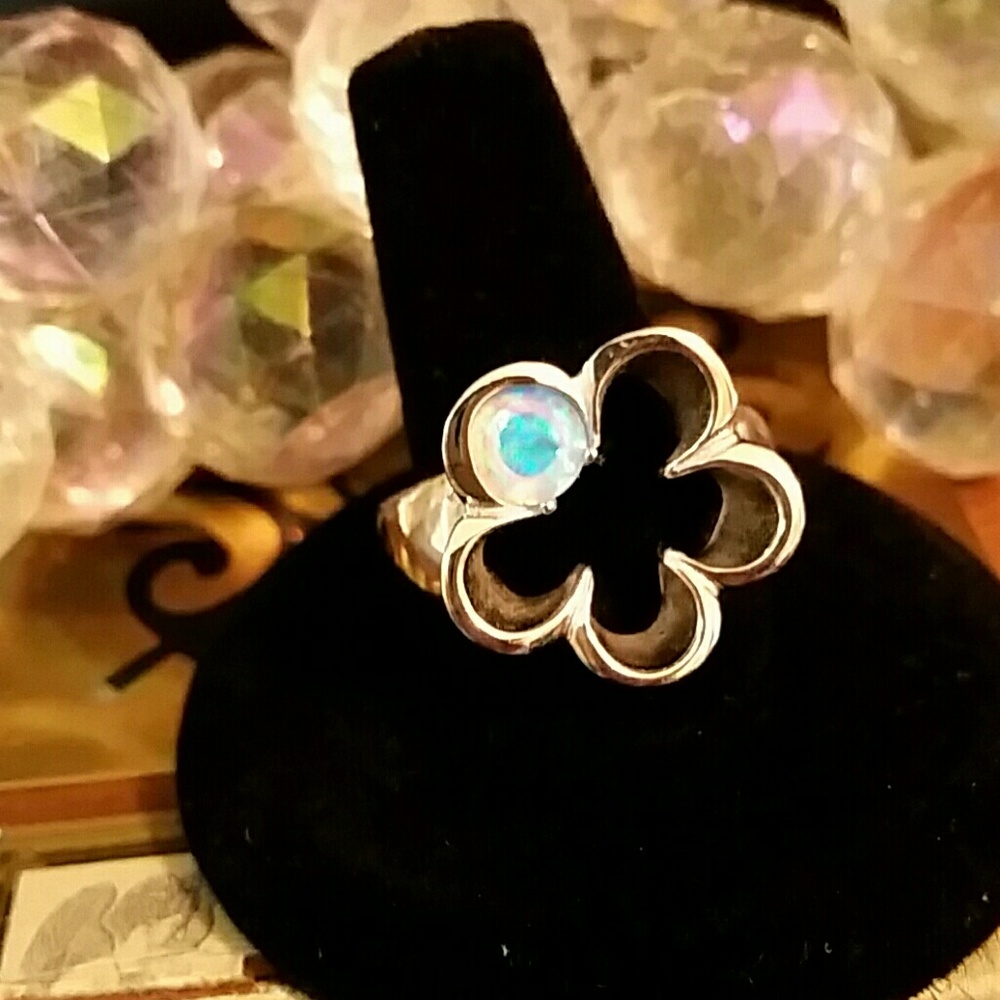 NWOT Solid 925 Sterling Silver & Lab Opal Size 6